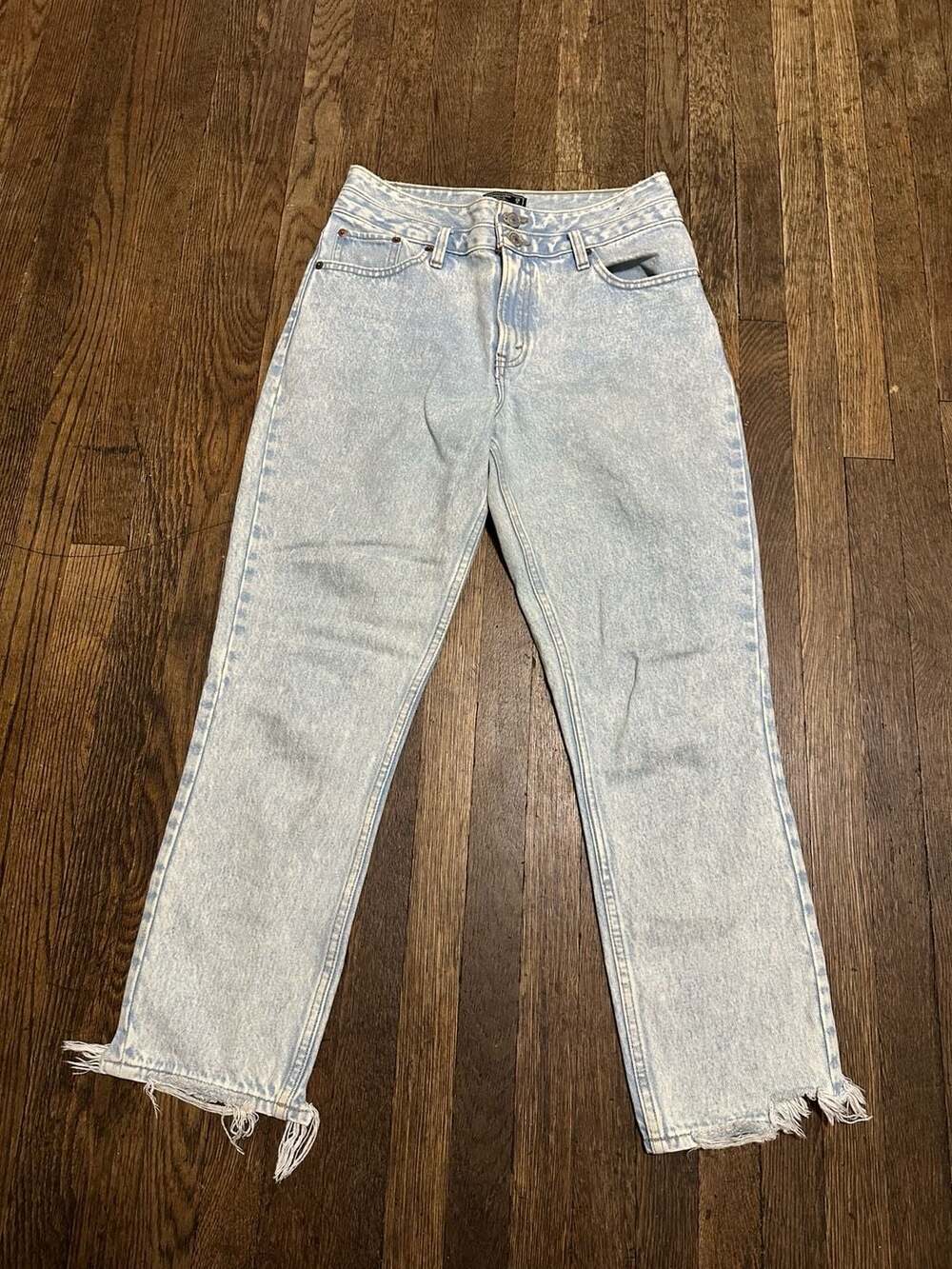 Abercrombie & Fitch Mom Jeans High Rise Light Acid Wash Denim Size 28 6R